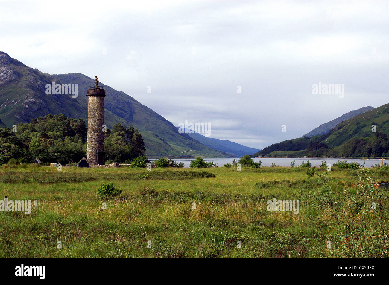 Loch Shiel und das Glenfinnan Monument Prinz Charles Edward Stuart, (Bonnie Prince Charlie), in den Highlands von Schottland Stockfoto