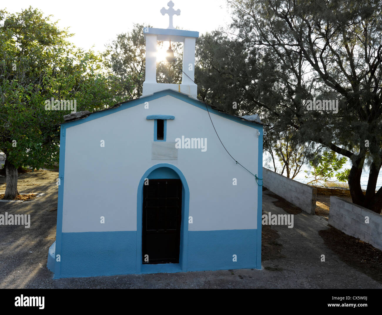 Blau-weiße Kirche, Kerame, Ikaria, Griechenland Stockfoto