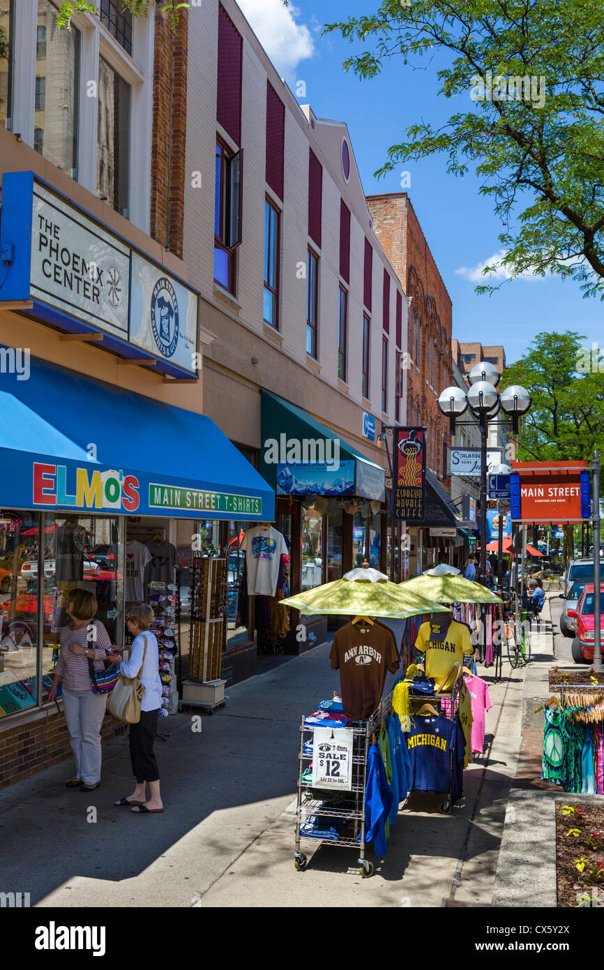 Geschäfte auf der Hauptstraße in der historischen Innenstadt von Ann Arbor, Michigan, USA Stockfoto