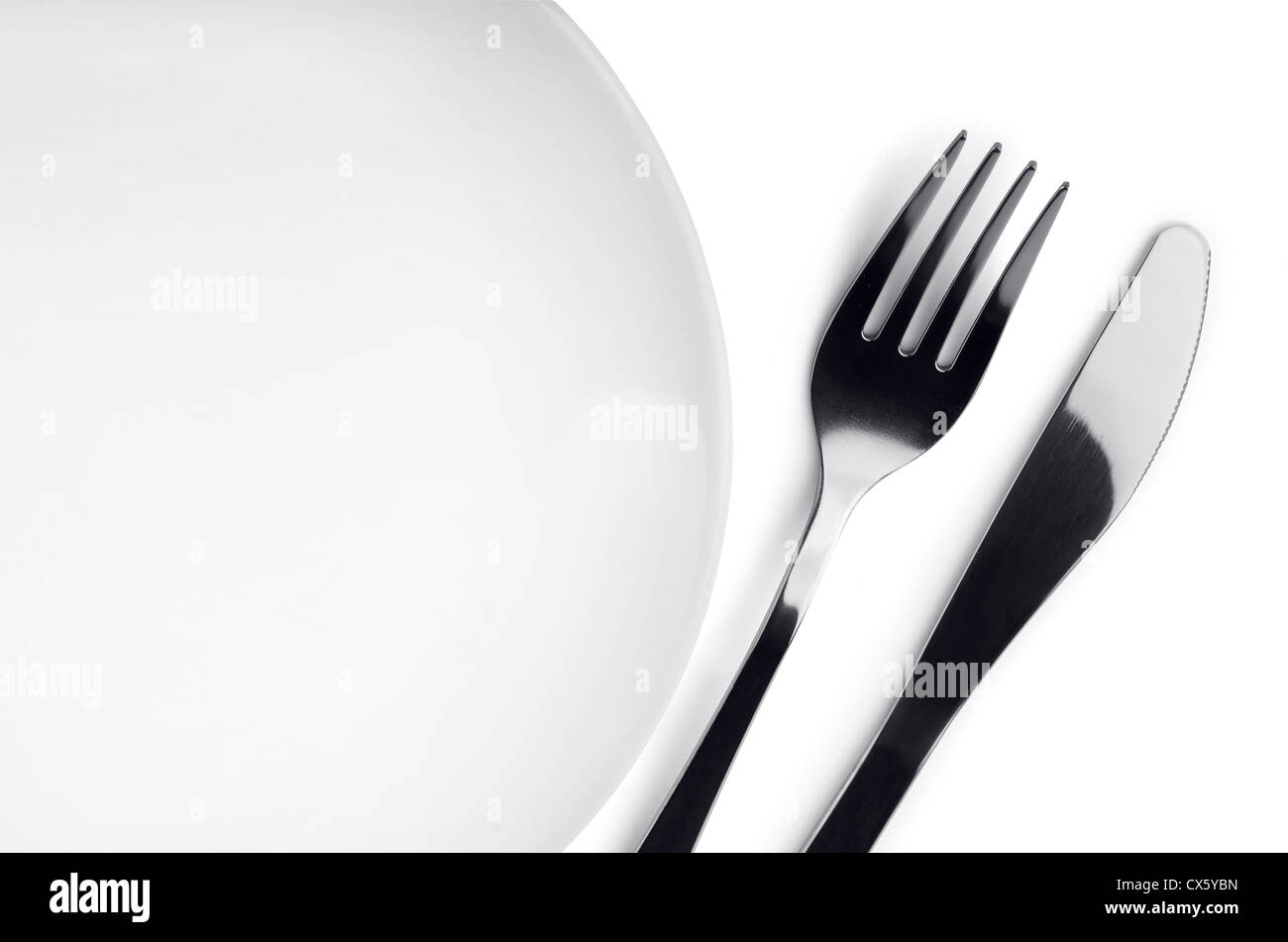 Leeren Teller mit Gabel und Messer auf weißem Hintergrund Stockfoto