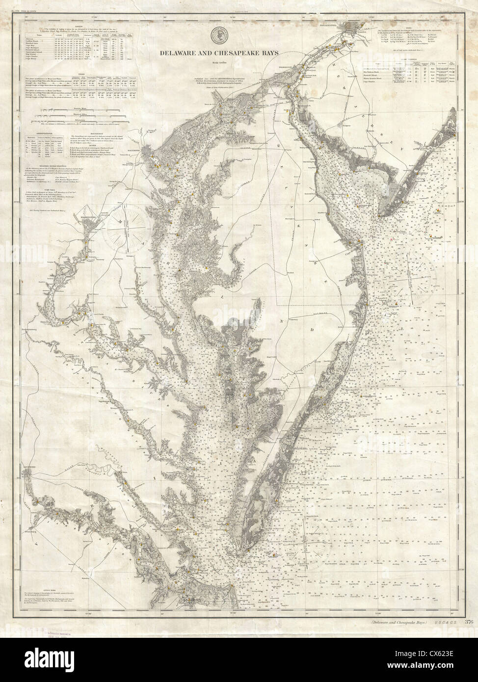 Die 1893 U.S. Coast Survey Nautical Chart of the Chesapeake Bay and Delaware Bay ist eine antike Karte, die die Küstenwasserstraßen, Schifffahrtsrouten und umliegenden Regionen darstellt. Diese Karte war für die Seeschifffahrt im späten 19. Jahrhundert von wesentlicher Bedeutung. Stockfoto