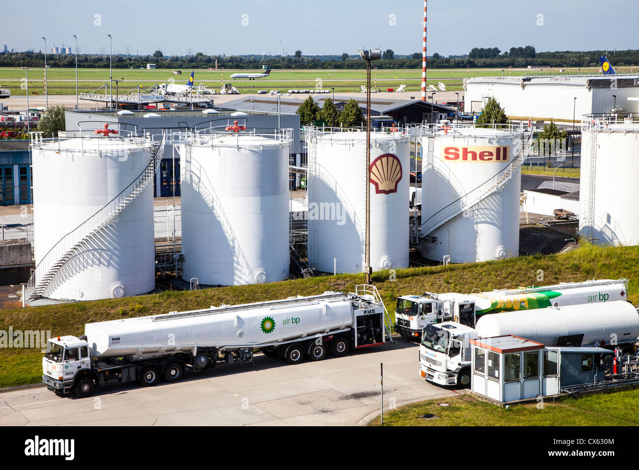 Flughafen Düsseldorf International. Tanklager, Tanklager, Lagertanks