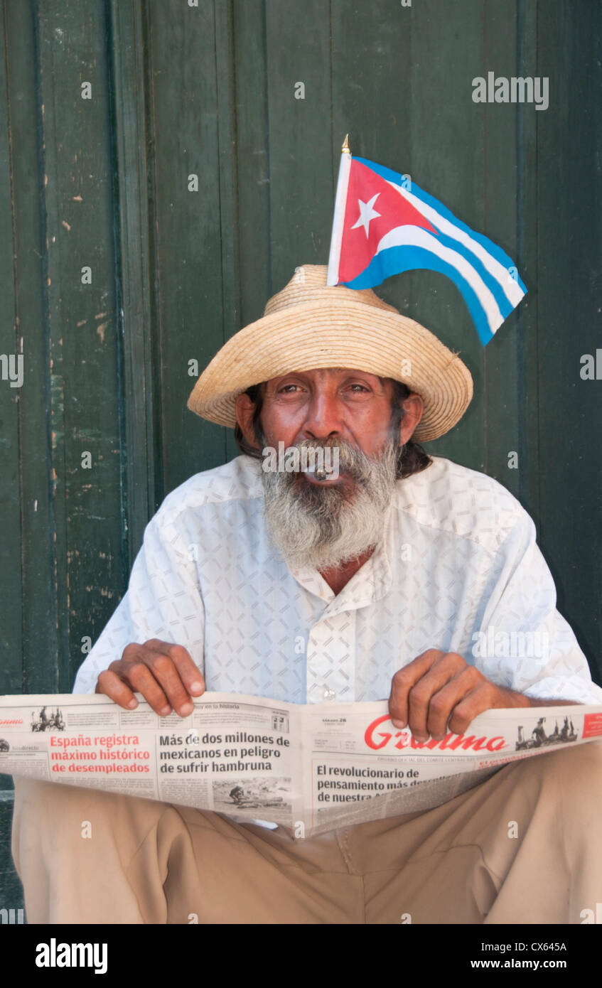 Porträt von einem lokalen kubanischen Mann, Calle Mercaderes, Habana Vieja, Havanna, Kuba, Karibik Stockfoto