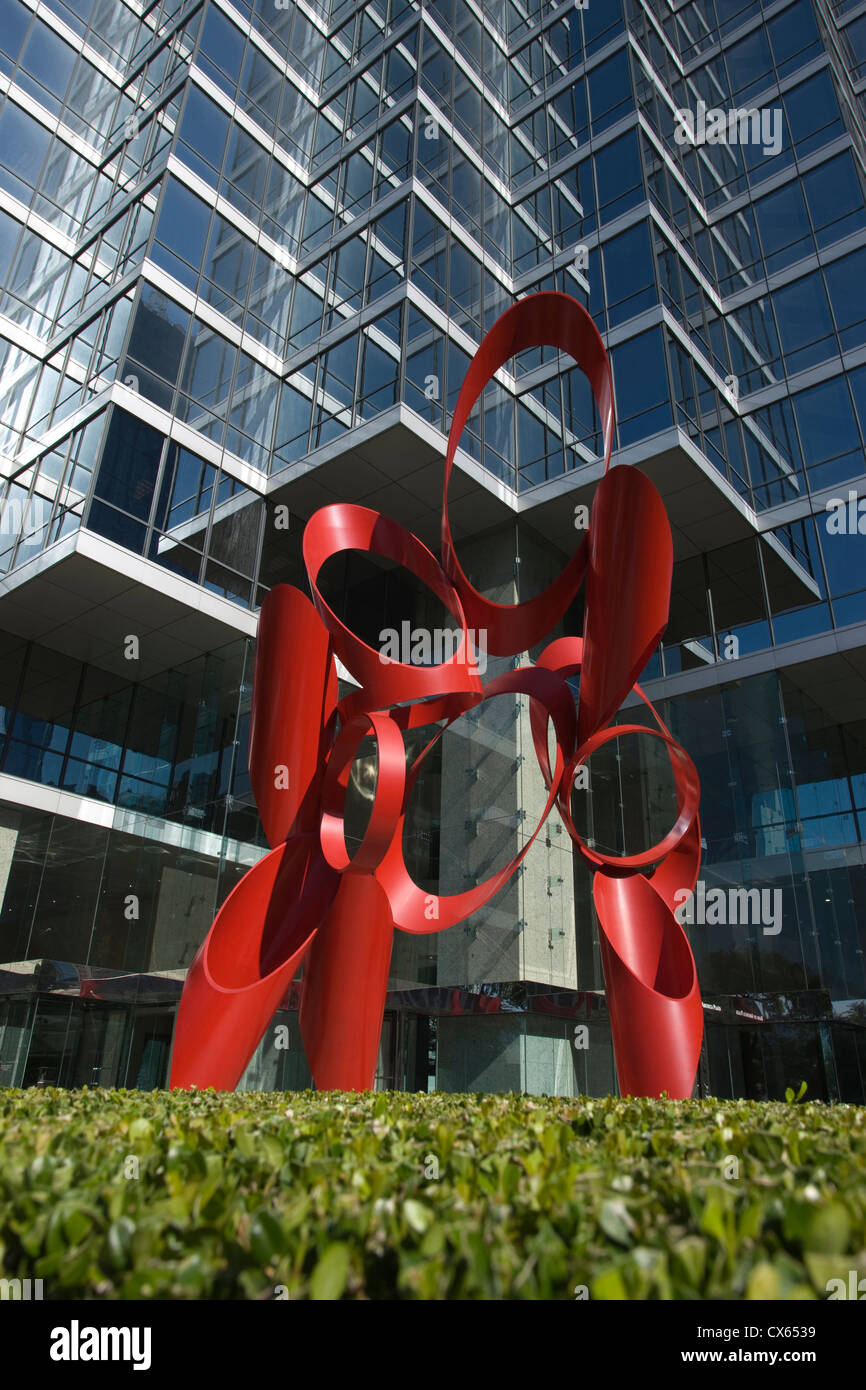 WAGEN SIE SKULPTUR (© ALEXANDER LIBERMAN 1983) BANK OF AMERICA PLAZA DALLAS TEXAS USA Stockfoto