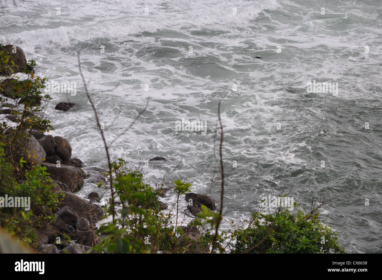 Kovalam, Kerala-Küste - ein Blick von einer Klippe Stockfoto