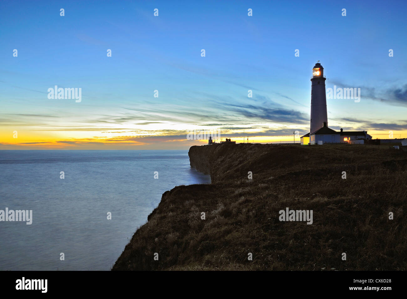 Nash Point Lighthouse war der letzte bemannte Leuchtturm in Wales, und wurde im Jahr 1998 automatisiert. Stockfoto