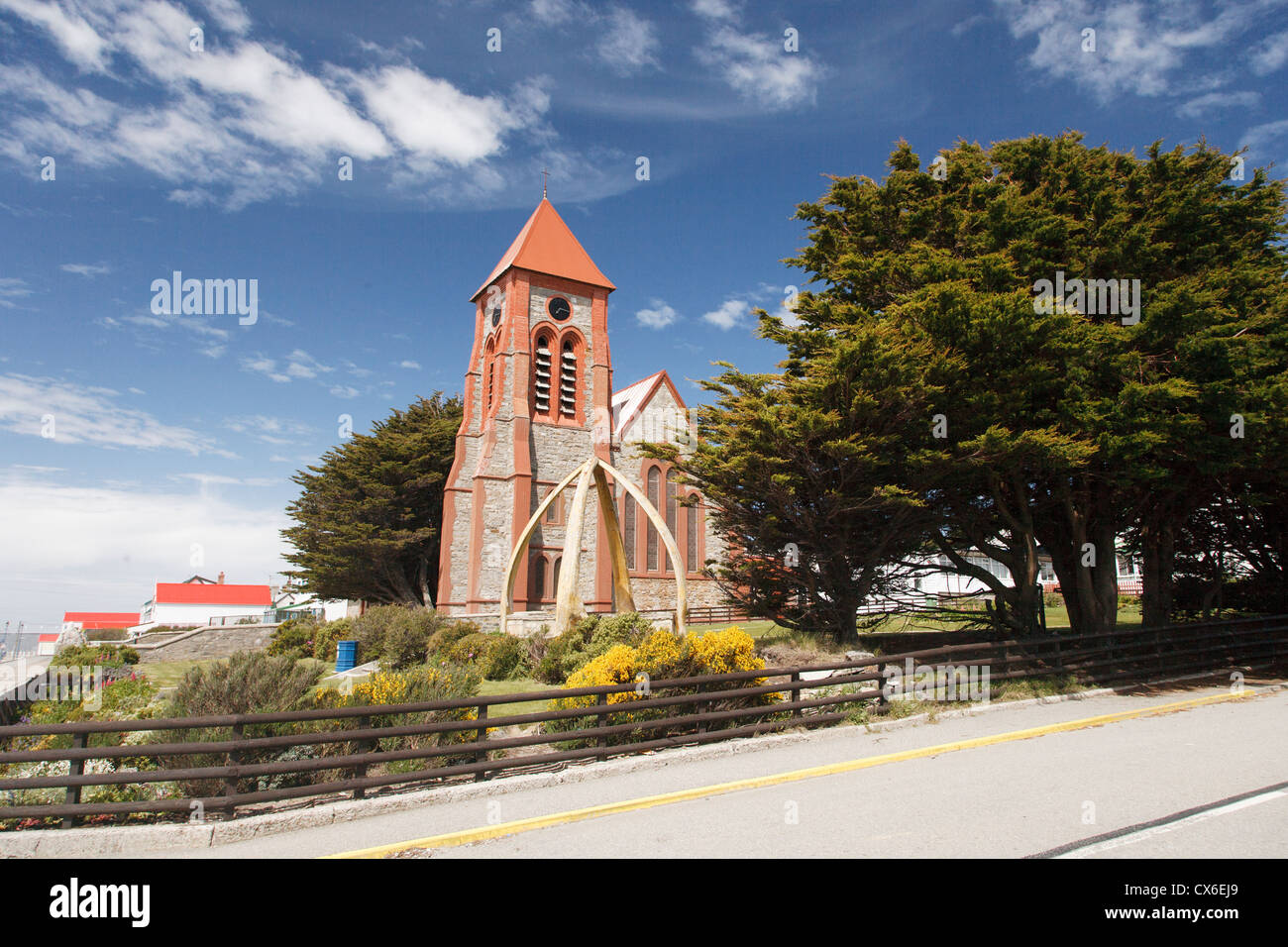 Kathedrale und Fischbein Arch, Port Stanley, Falkland-Inseln, dies ist die südlichste Kathedrale der Welt. Stockfoto