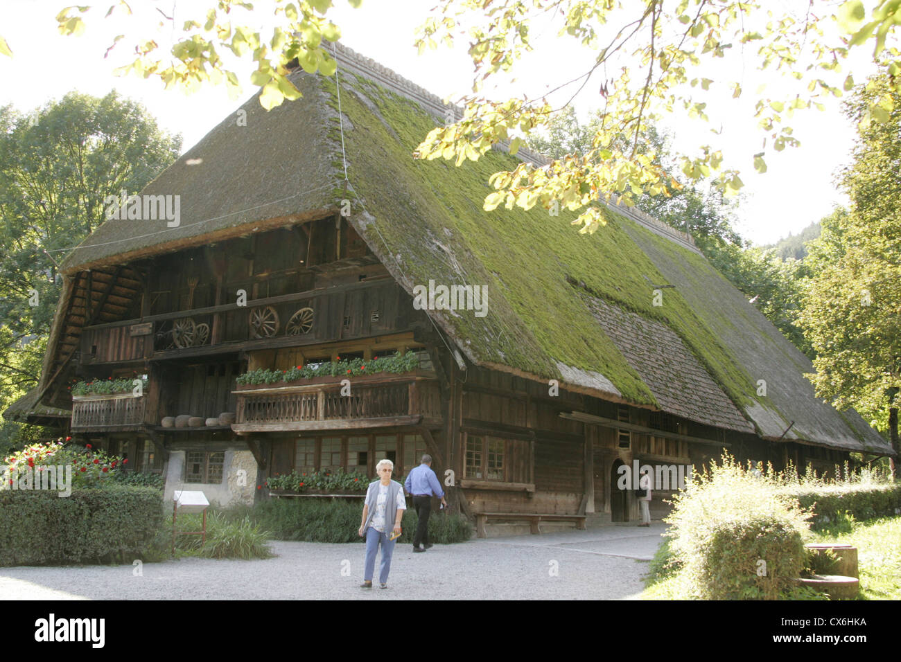 Menschen außerhalb des Freilicht-Museums Stockfoto