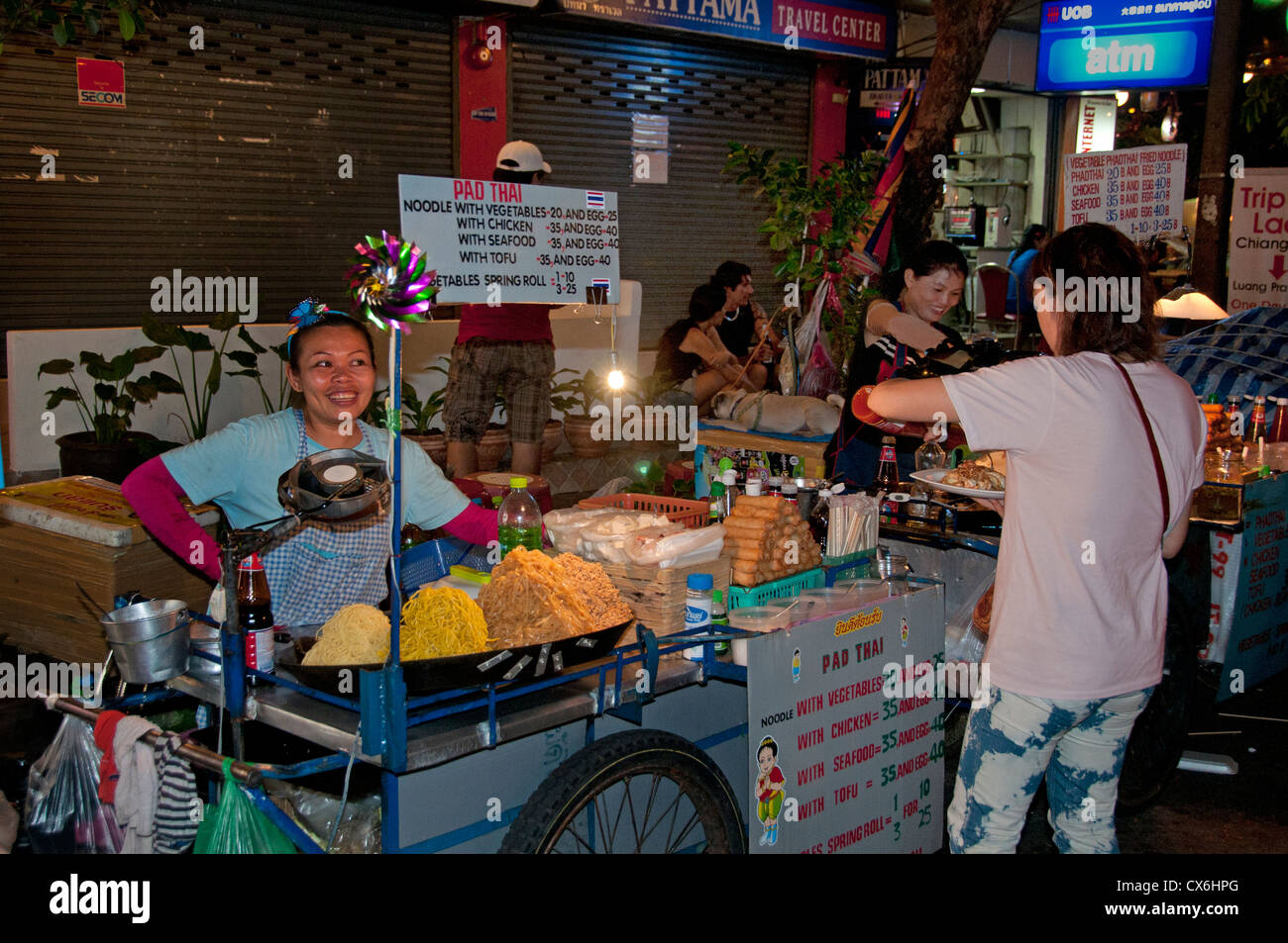 Khao San Road Bangkok Thailand Thai Nacht Markt Essen Bar pub Stockfoto