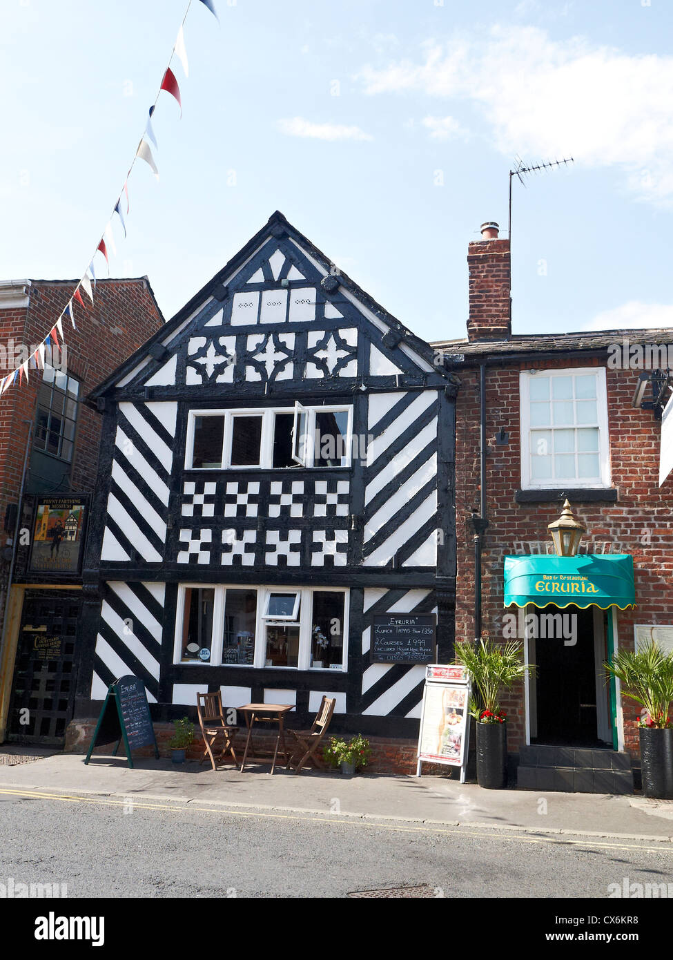 Ehemalige White Lion Pub, jetzt Etrurien Bar Restaurant im King Street Knutsford UK Stockfoto