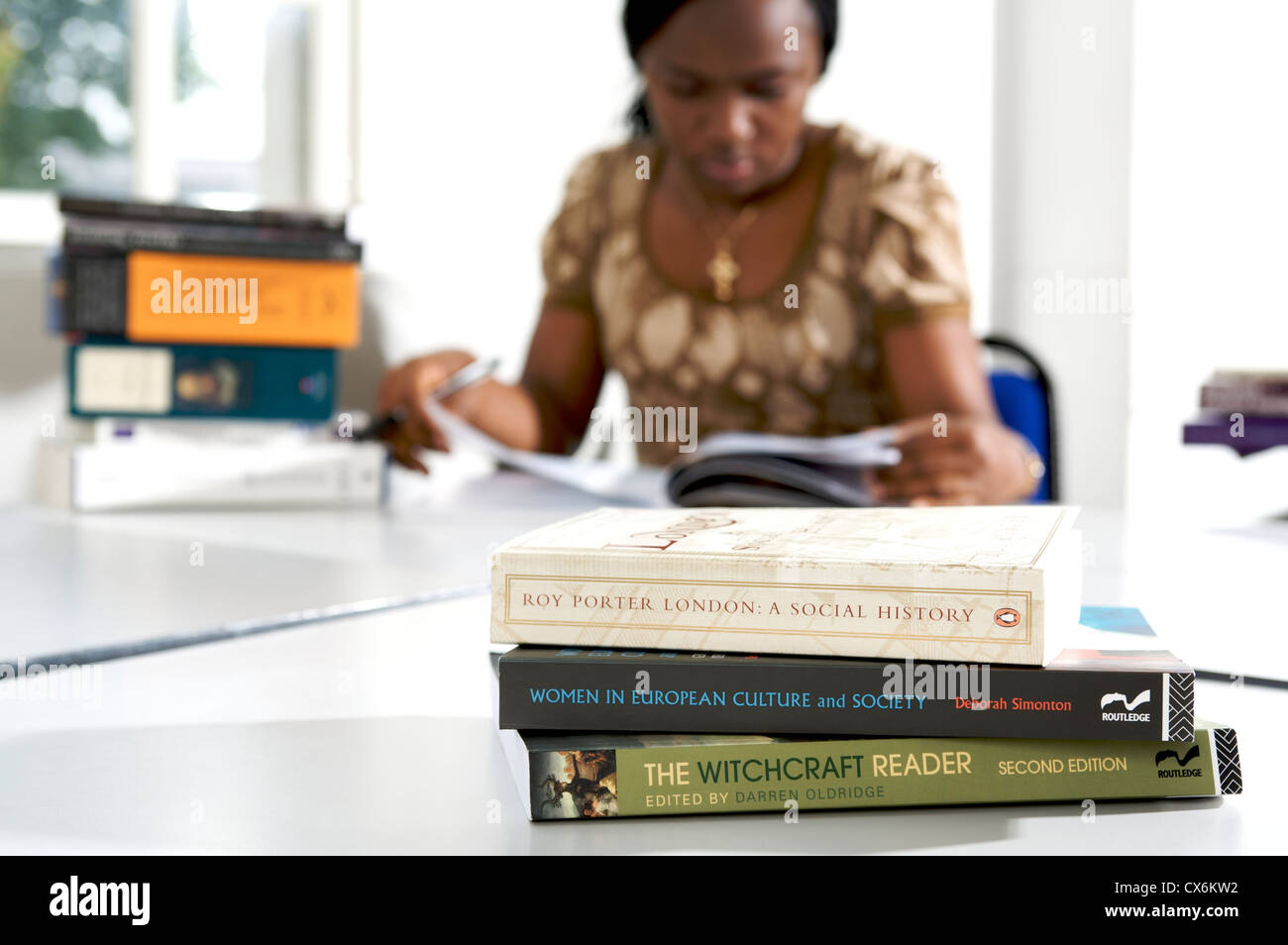 Afrikanische Mädchen studieren Womens Studies der Universität Greenwich, London Stockfoto
