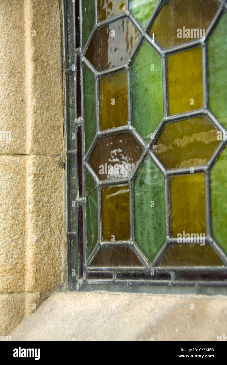Glasfenster im Burley in Wharfedale Stockfoto