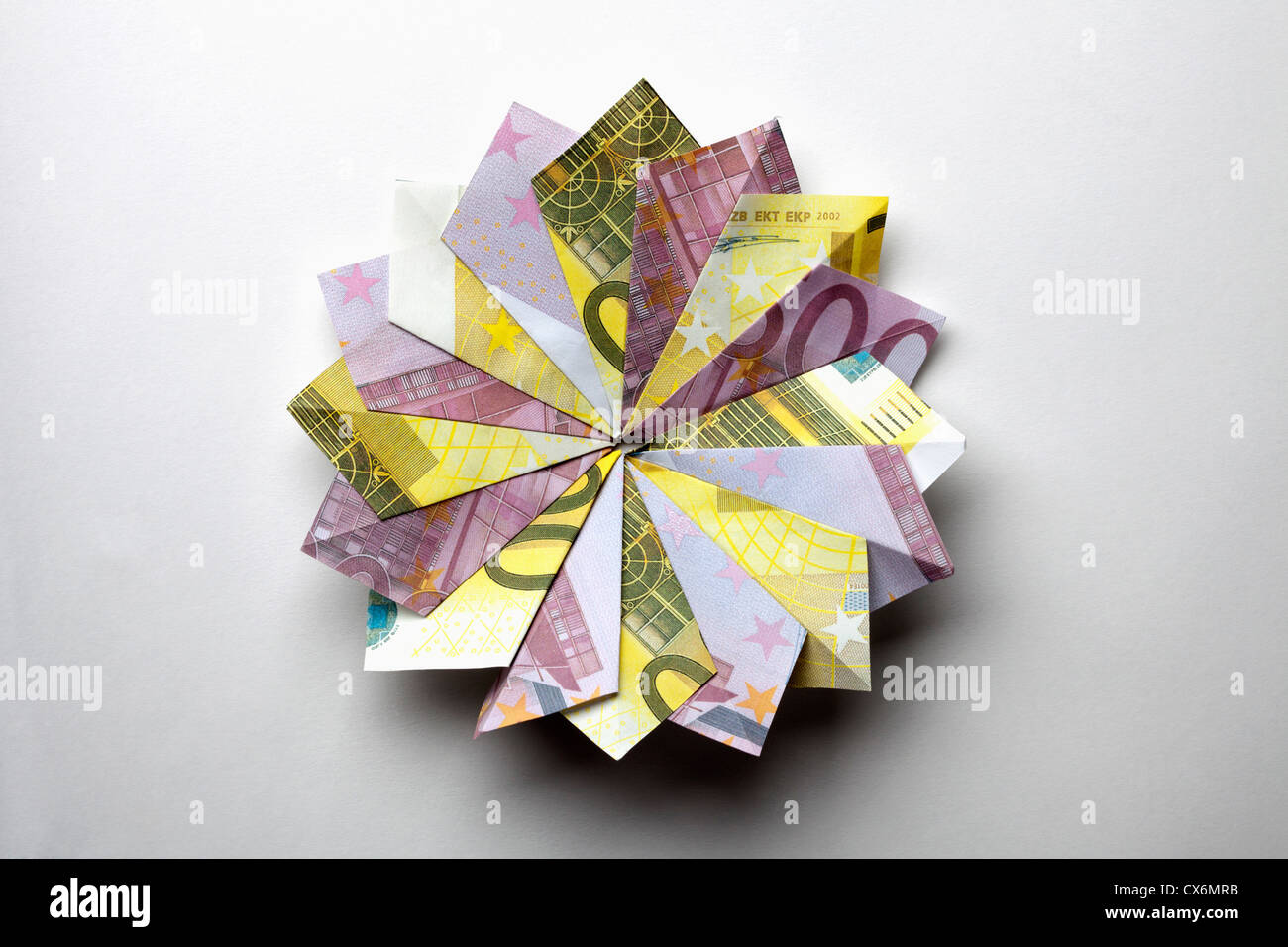 EU-Währung in einem Windrad-Form gefaltet Stockfoto