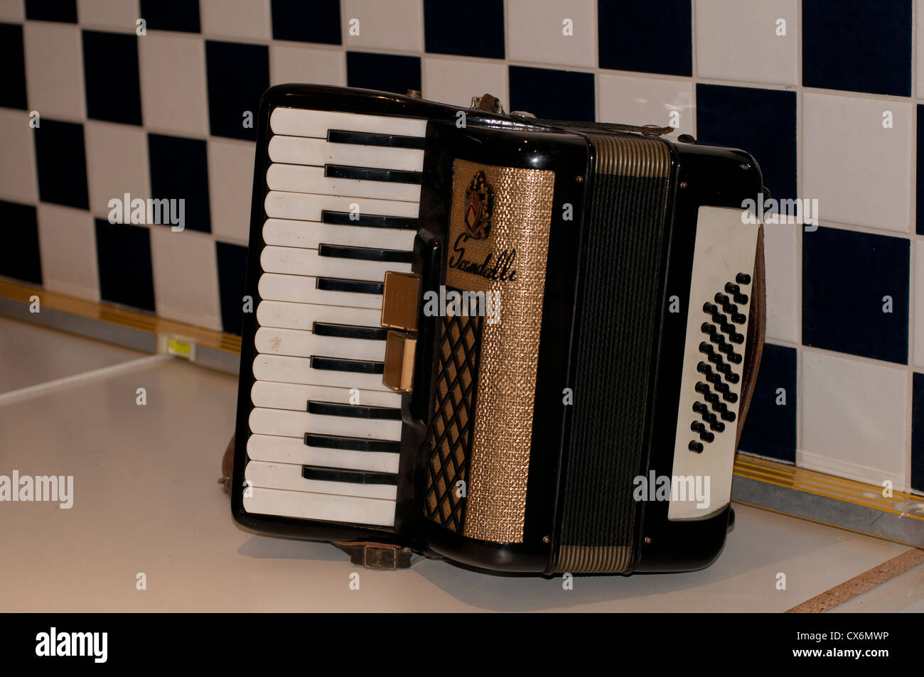 Piano Akkordeon Italienisch Stockfotos und -bilder Kaufen - Alamy