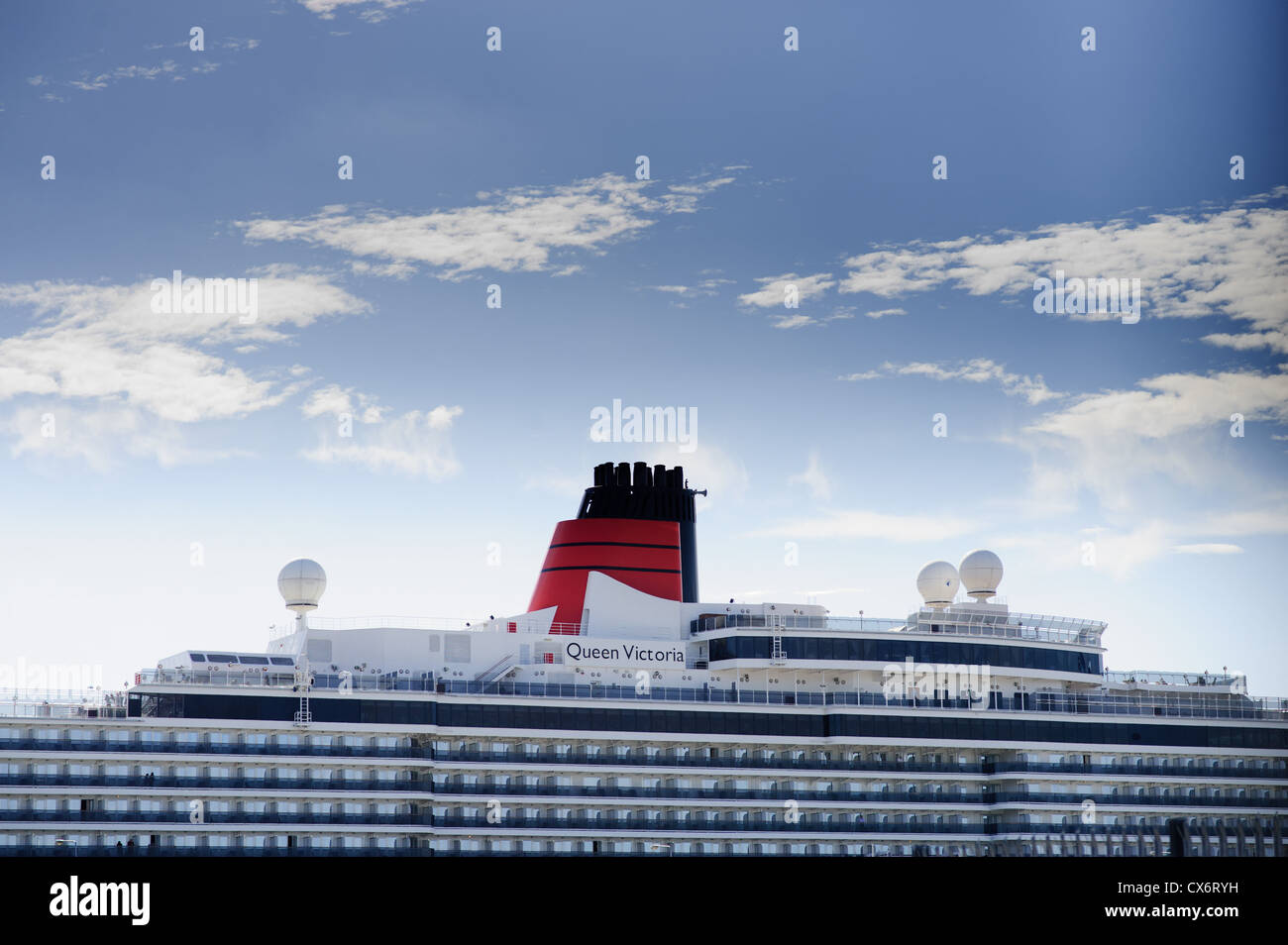 Externe Seitenansicht der MS Queen Victoria angedockt in Southampton, England, UK Stockfoto