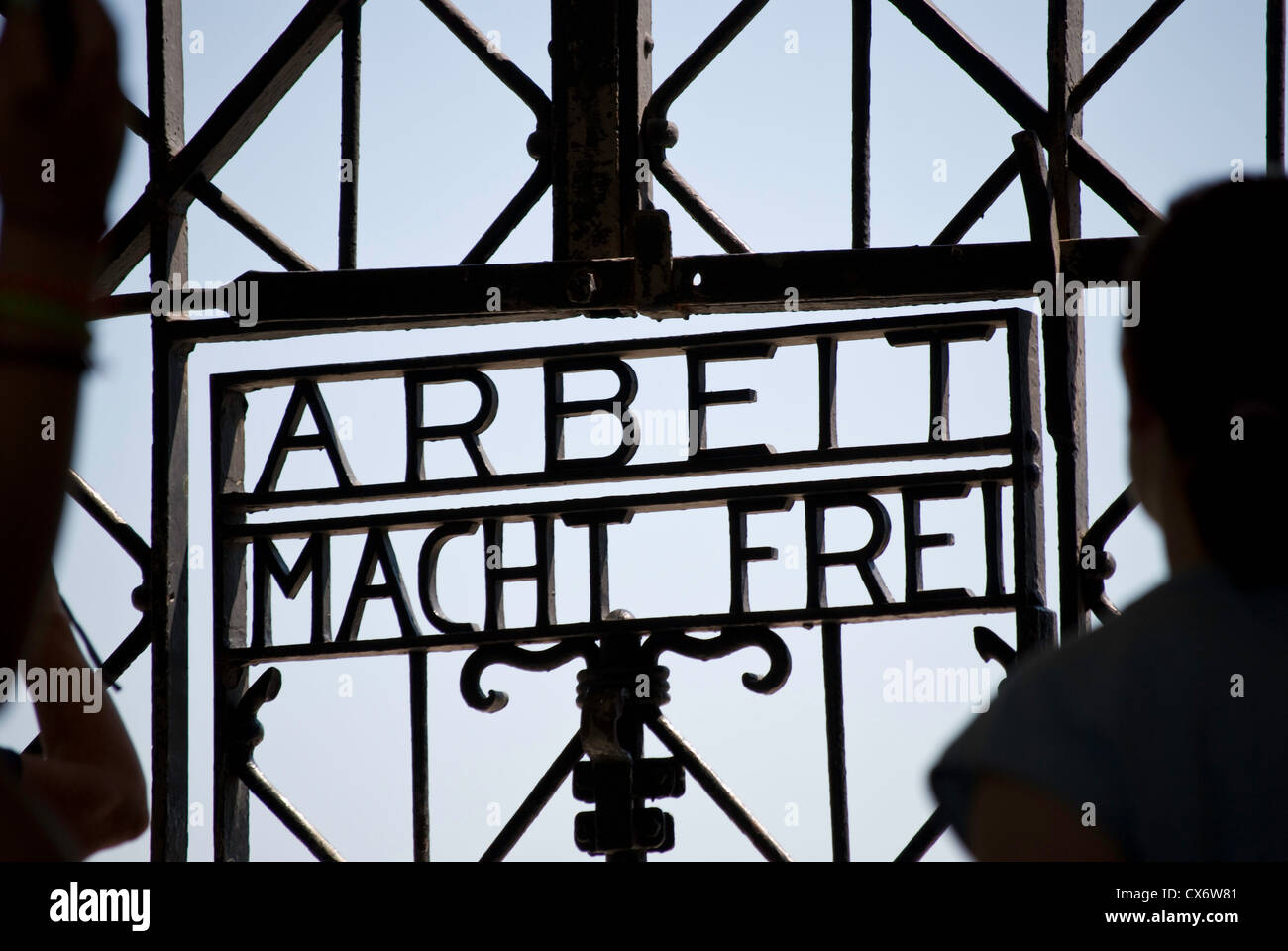 Das Eingangstor zum KZ Dachau. Stockfoto
