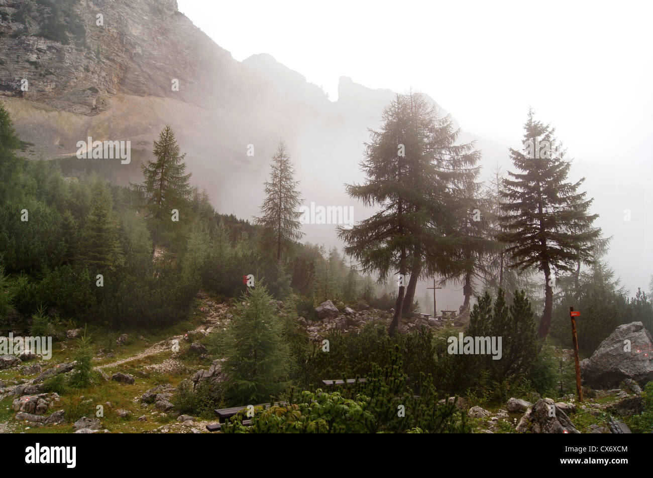 Nebel in Kamnik – Savinja Alpen Stockfoto