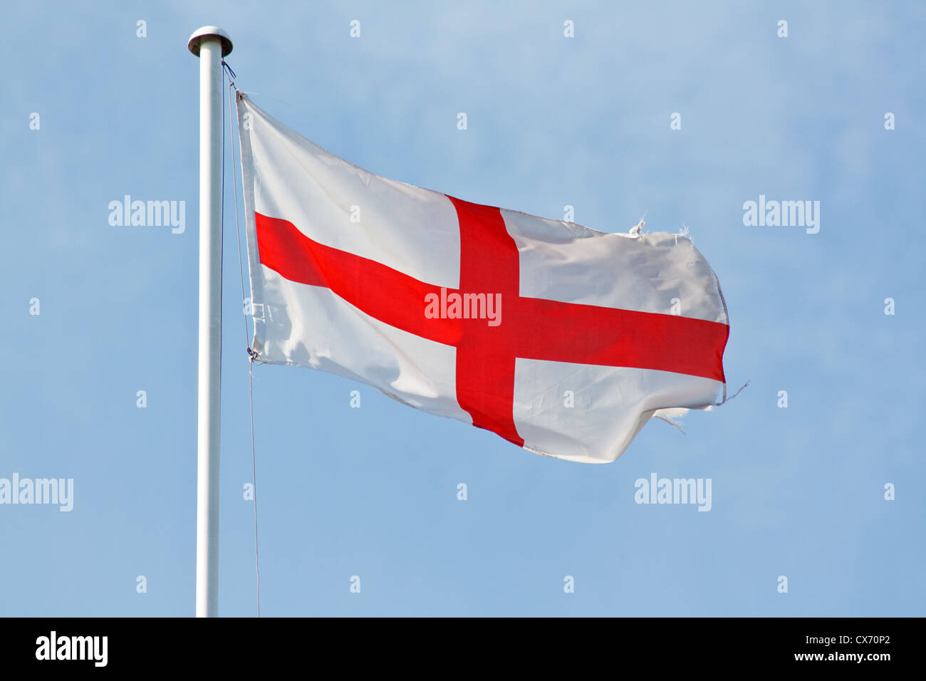 Nationalflagge von England und die Engländer die St.-Georgs-Kreuz ein rotes Kreuz auf weißem Stockfoto