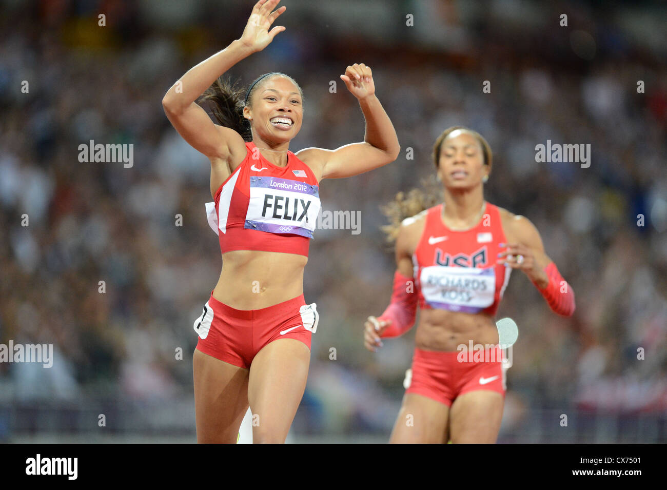 Allyson Felix, die US-Amerikanerinnen, gewinnt am 8. August 2012 Gold in den 200 m Frauen im Olympiastadion. Ihre erste individuelle Goldmedaille Stockfoto
