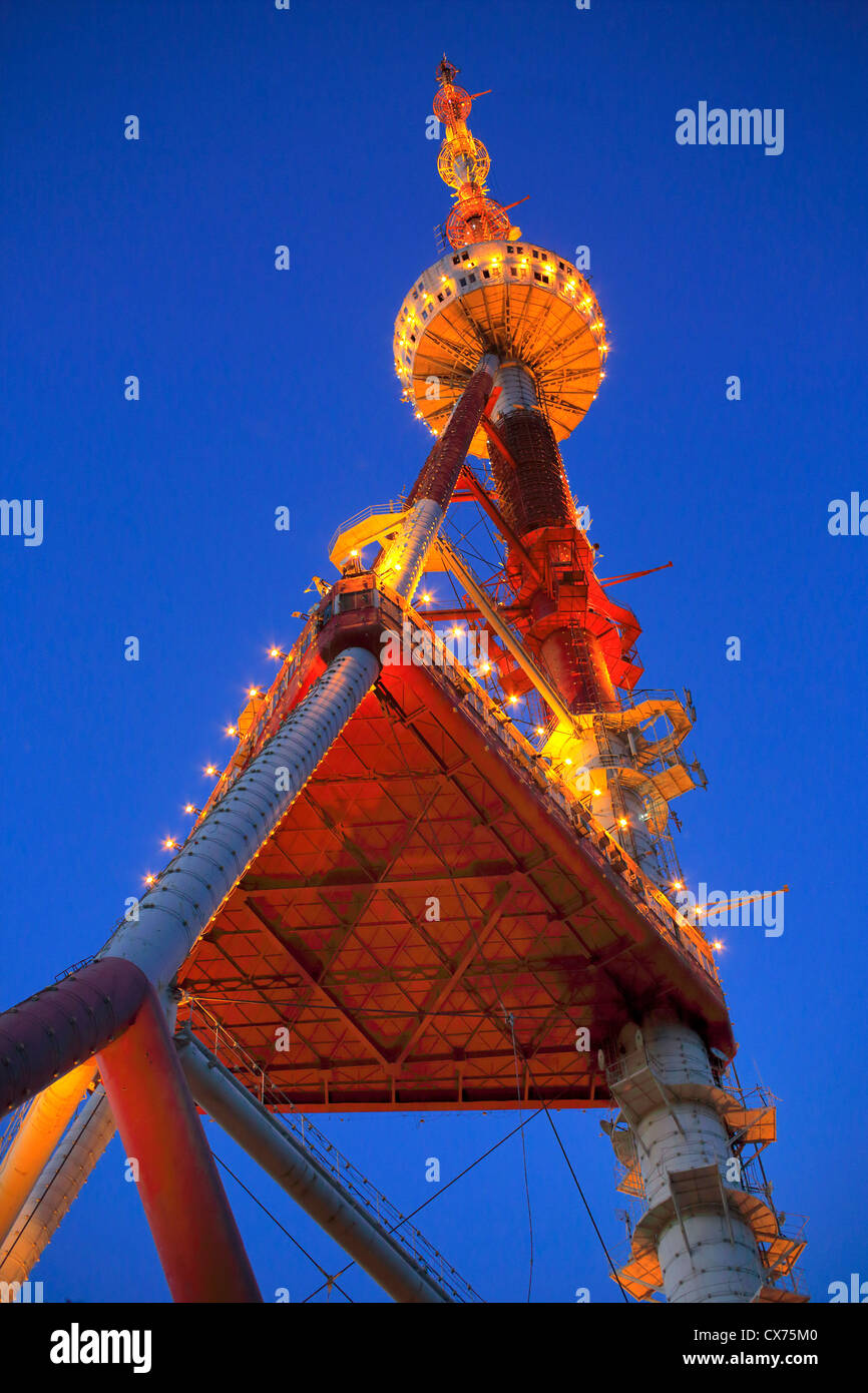 Fernsehturm am Berg Mtazminda, Tiflis, Georgien Stockfoto