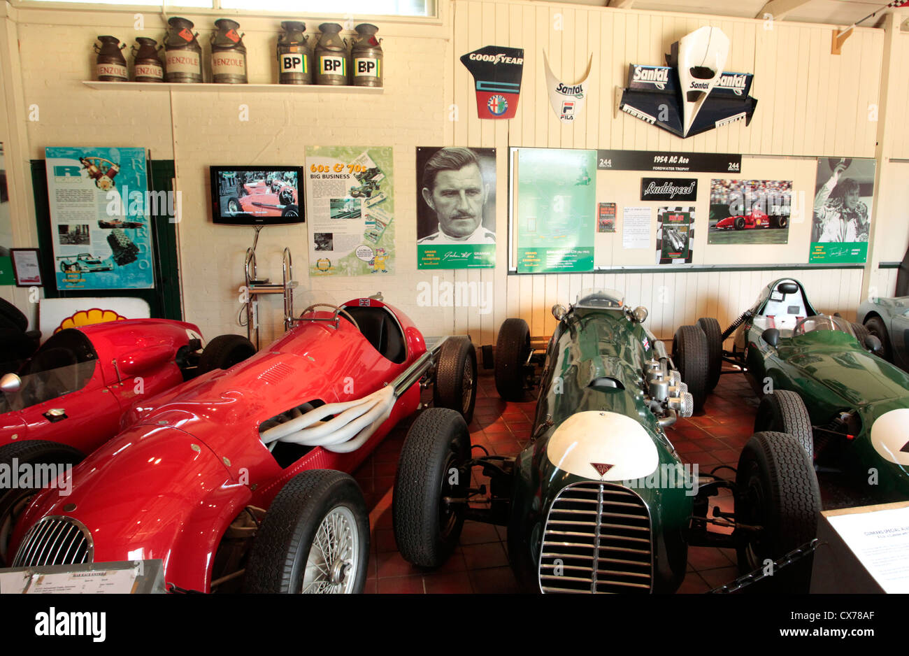 HAR Formel 2 Wagen-1952 und 1953 Alvis Formel 1 Autos im Brooklands Museum in Weybridge, UK Stockfoto