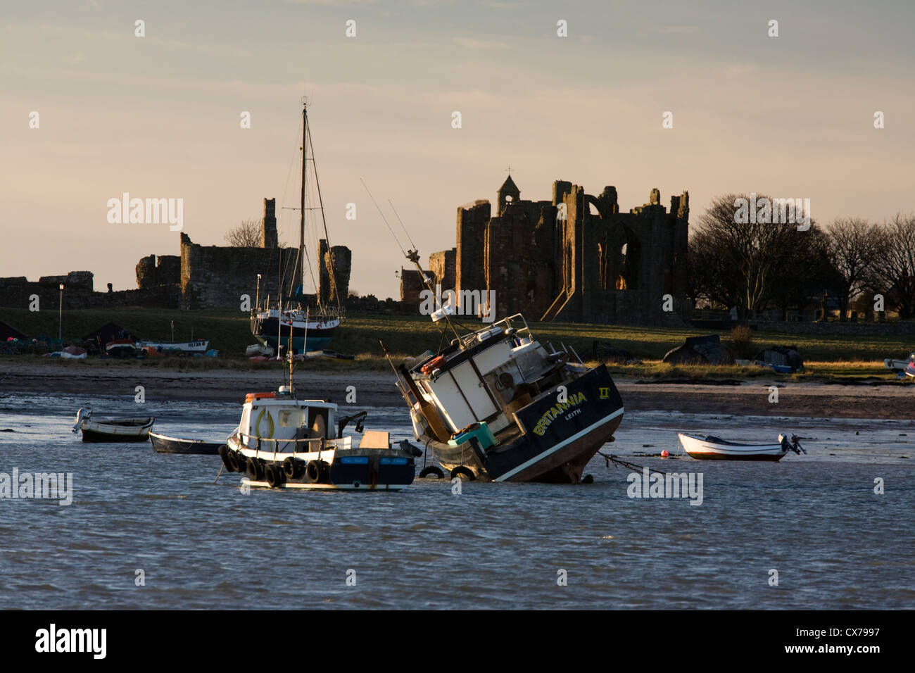 Lindisfarne Priory auf Holy Island Küste Northumberlands Stockfoto