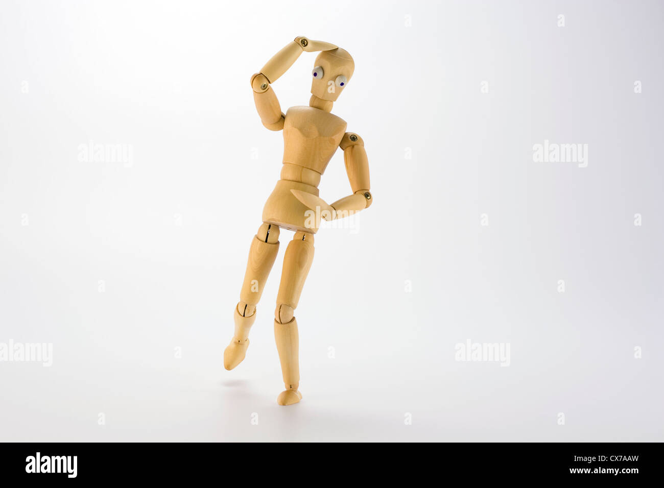 Figur mit Hand am Kopf (verwirrt, denken?) Blickte auf Hand, (Kartenlesen, SMS?) Stockfoto