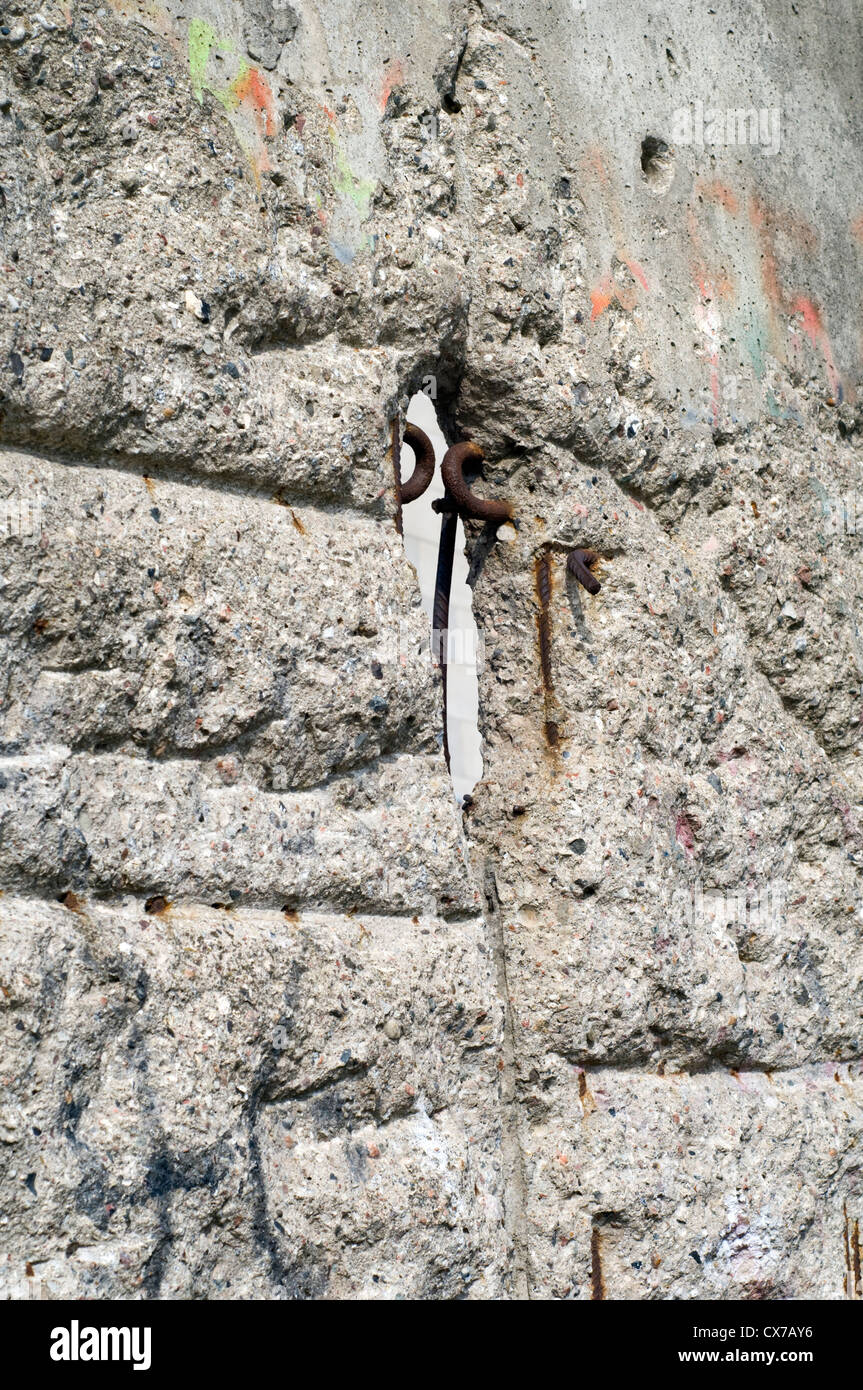 Detail eines Teils der erhaltenen Berliner Mauer an der Niederkirchnerstraße in der deutschen Hauptstadt Stockfoto