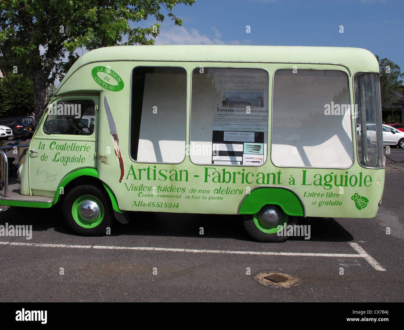 Alten Renault LKW, La Coutellerie de Laguiole, Laguiole, Aveyron, Midi-Pyrenäen, Frankreich Stockfoto