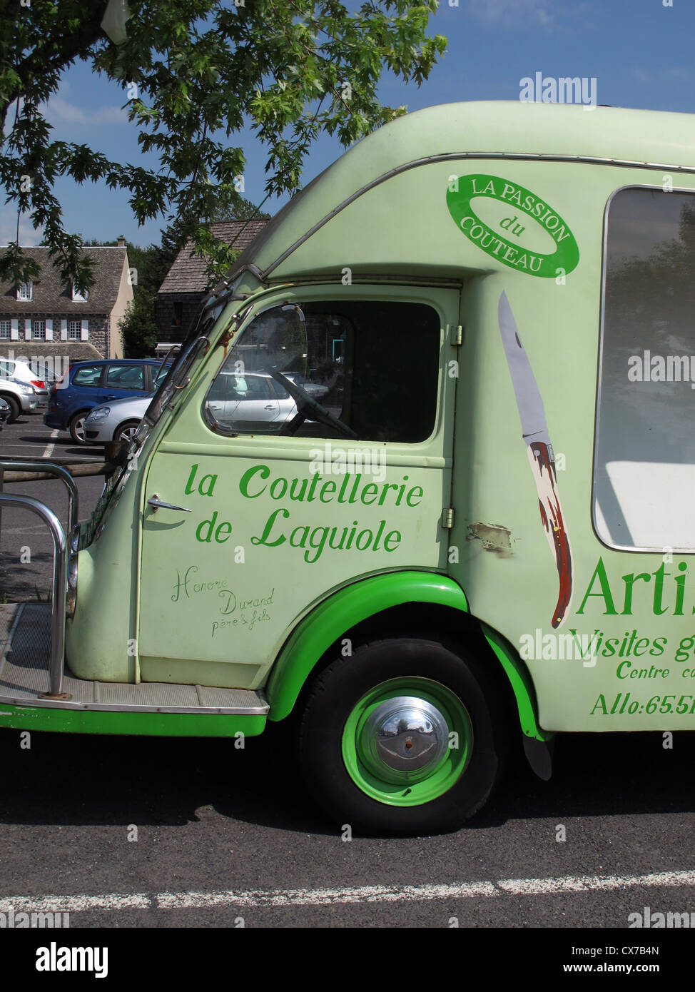 Alten Renault LKW, La Coutellerie de Laguiole, Laguiole, Aveyron, Midi-Pyrenäen, Frankreich Stockfoto