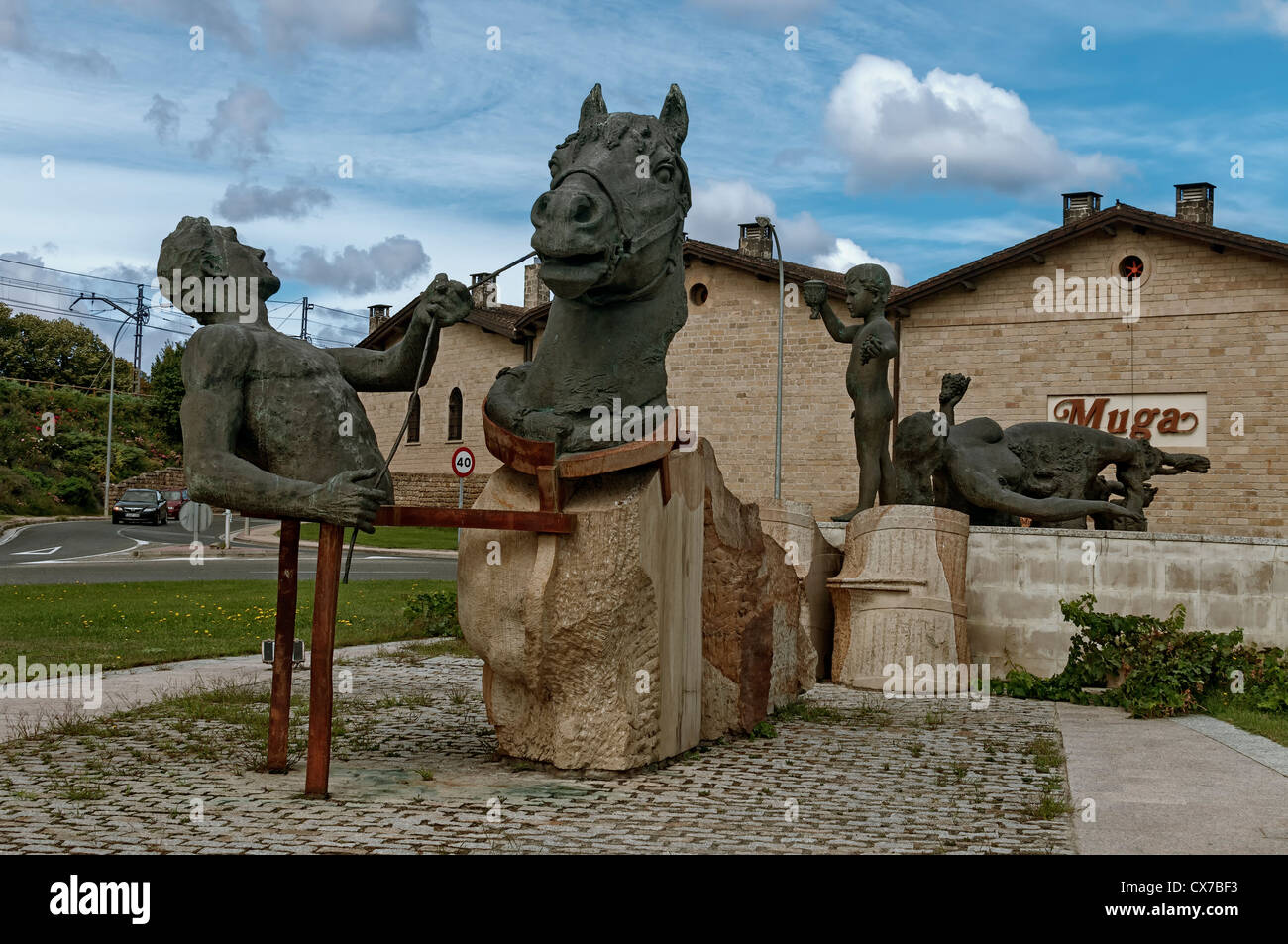 Skulptur in der Müga Weinkeller im Dorf von Haro in La Rioja, Spanien, Europa Stockfoto