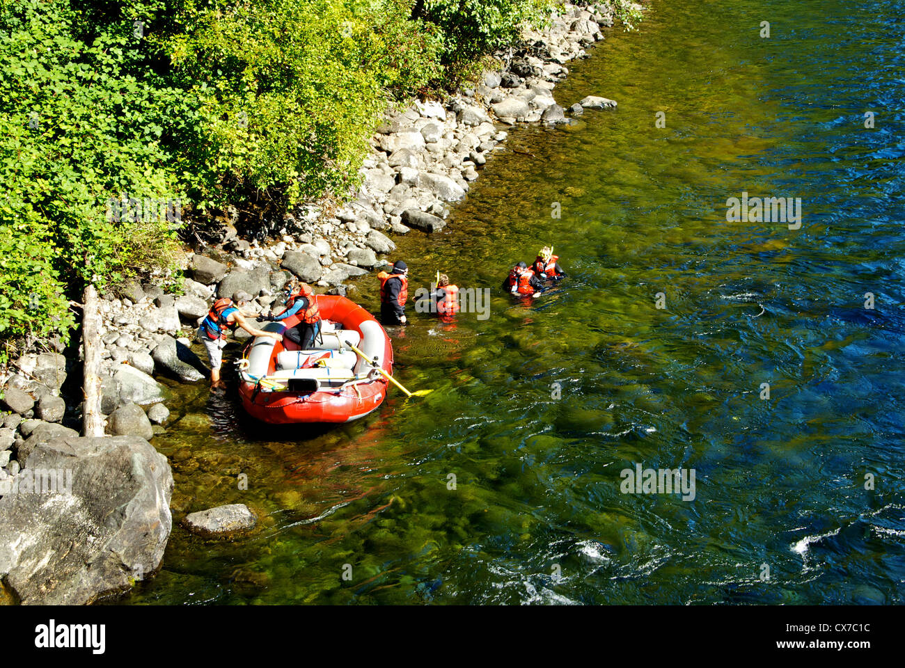 Reiseführer Schnorchler unter "Schwimmen mit den Fischen" Floßfahrt auf Campbell River Stockfoto