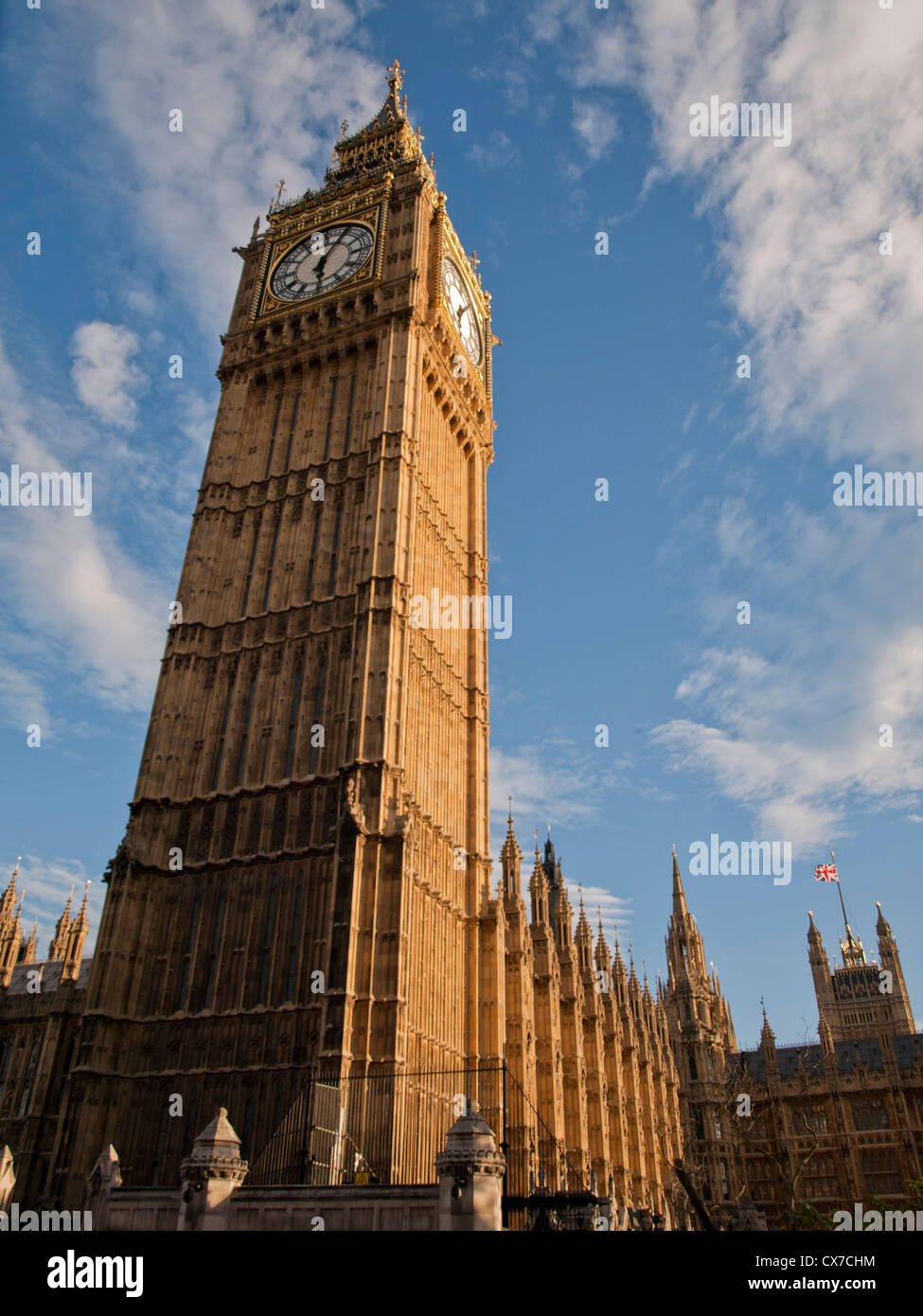 Big Ben Uhrturm befindet sich am nördlichen Ende des Palace of