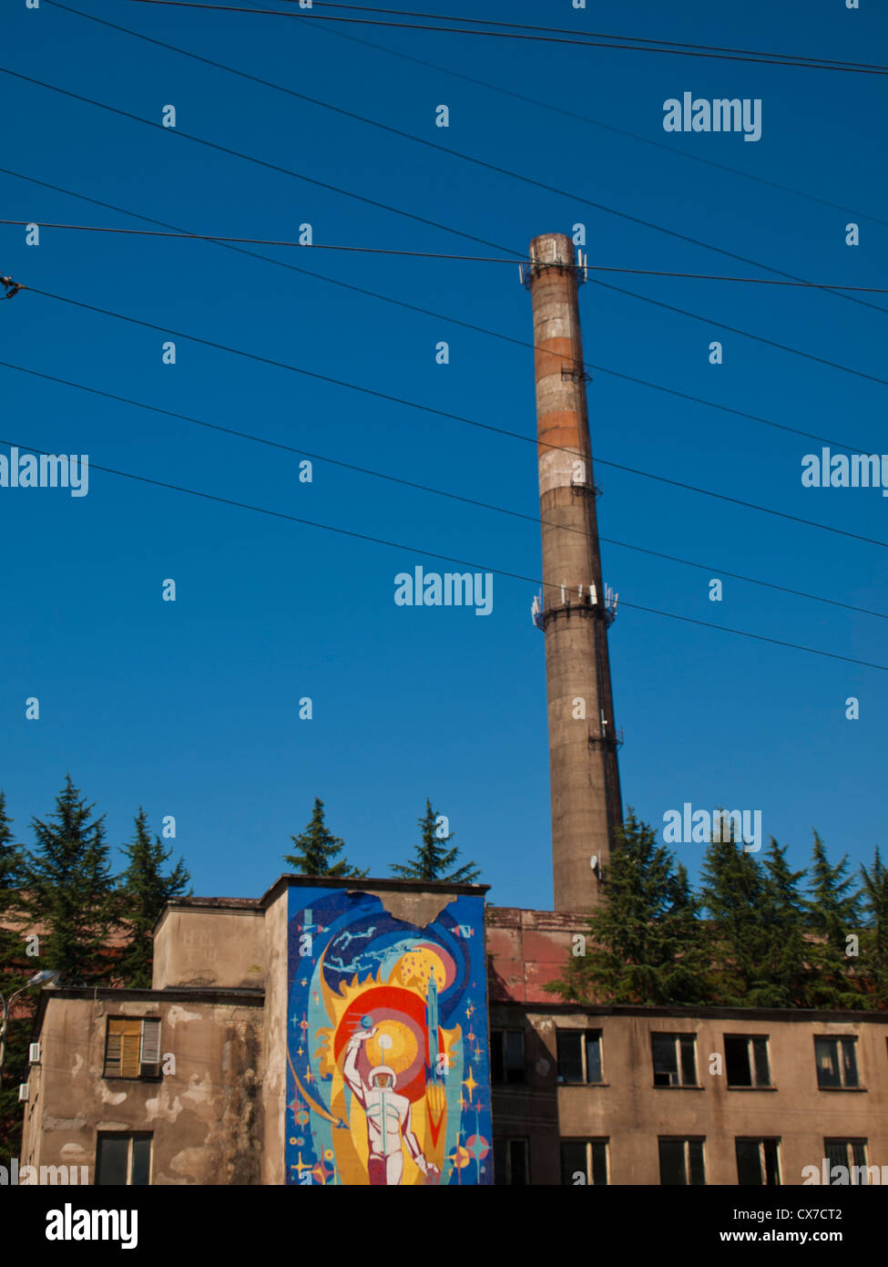 Kommunistischen Ära Wandgemälde in der alten Fabrik in Georgien Stockfoto