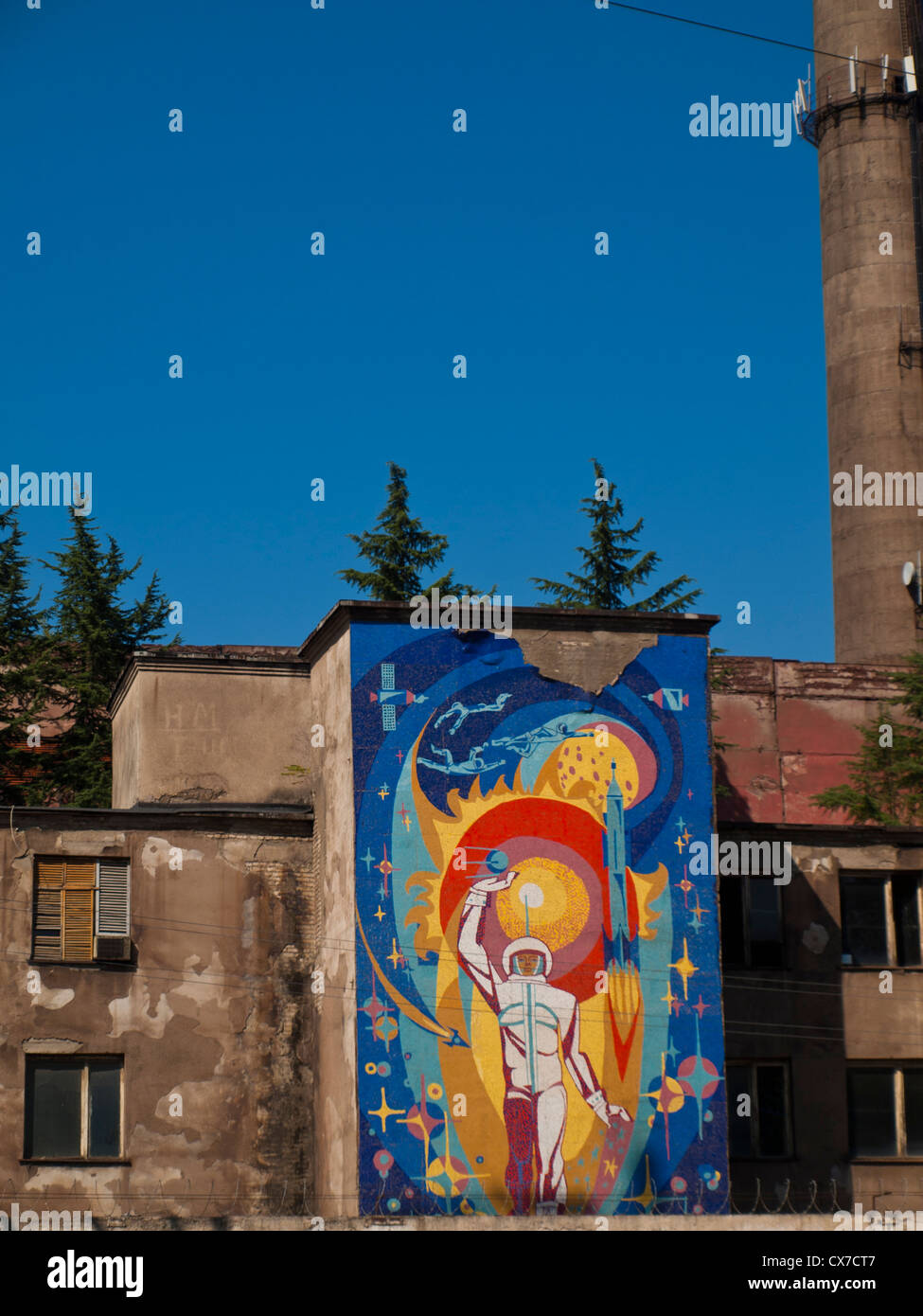 Kommunistischen Ära Wandgemälde in der alten Fabrik in Georgien Stockfoto