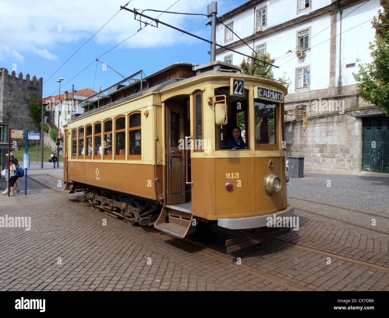 Straßenbahnen in Porto STCP Auto 213 Zeile 22, CARMO Stockfoto