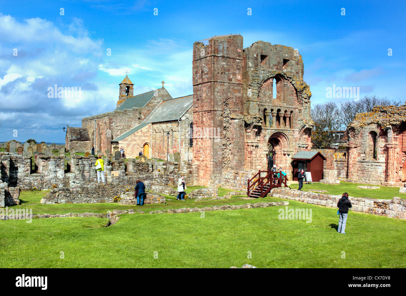 Ruinen der Abtei, Lindisfarne, Holy Island, Northumberland, North East England, UK Stockfoto