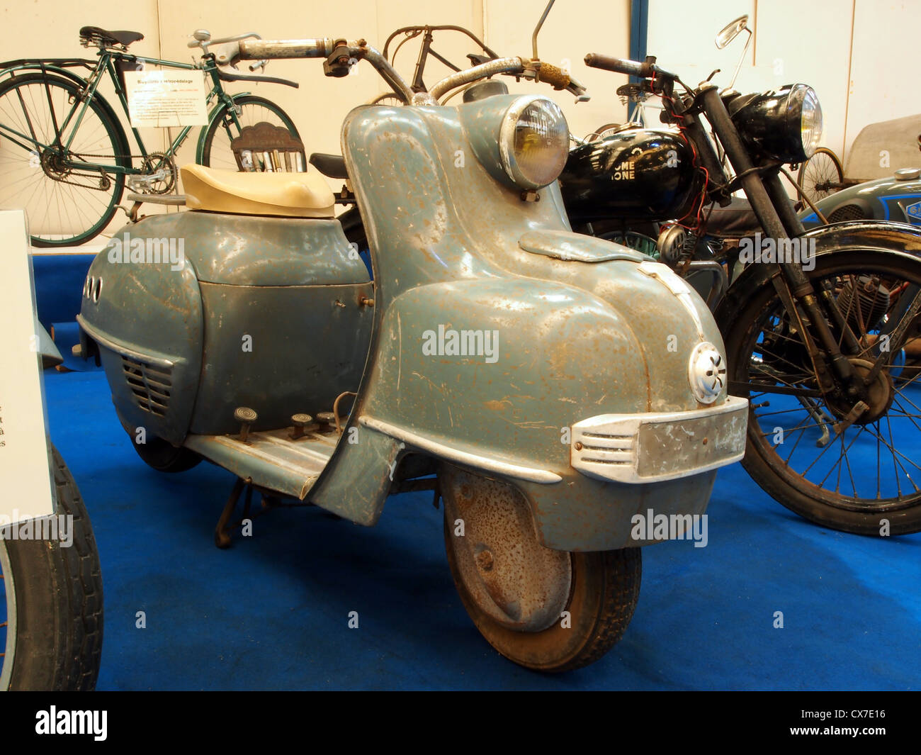Alte Roller im Automobilmuseum Reims. Stockfoto