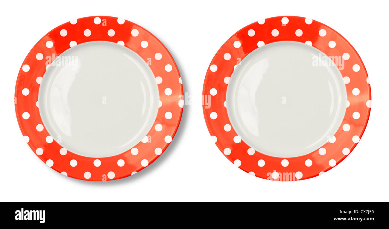 Runde Platte mit rotem Rand, isoliert auf weiss mit Beschneidungspfad enthalten Stockfoto