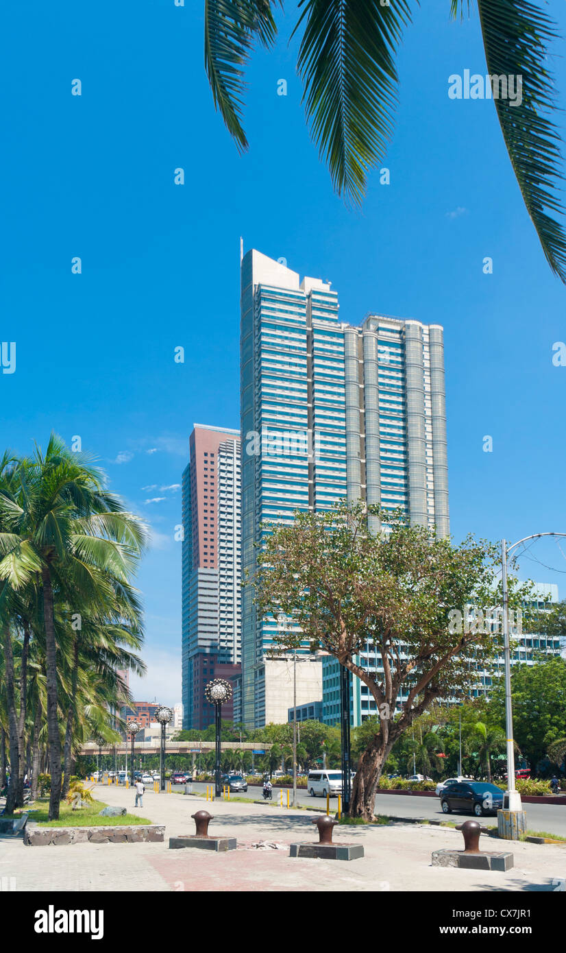 Luxus-Wohnungen-Gebäude am Roxas Boulevard in Manila, Philippinen Stockfoto