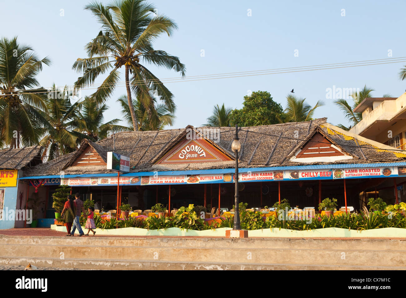 Coconut Grove Restaurant am Strand von Kovalam, Kerala Stockfoto