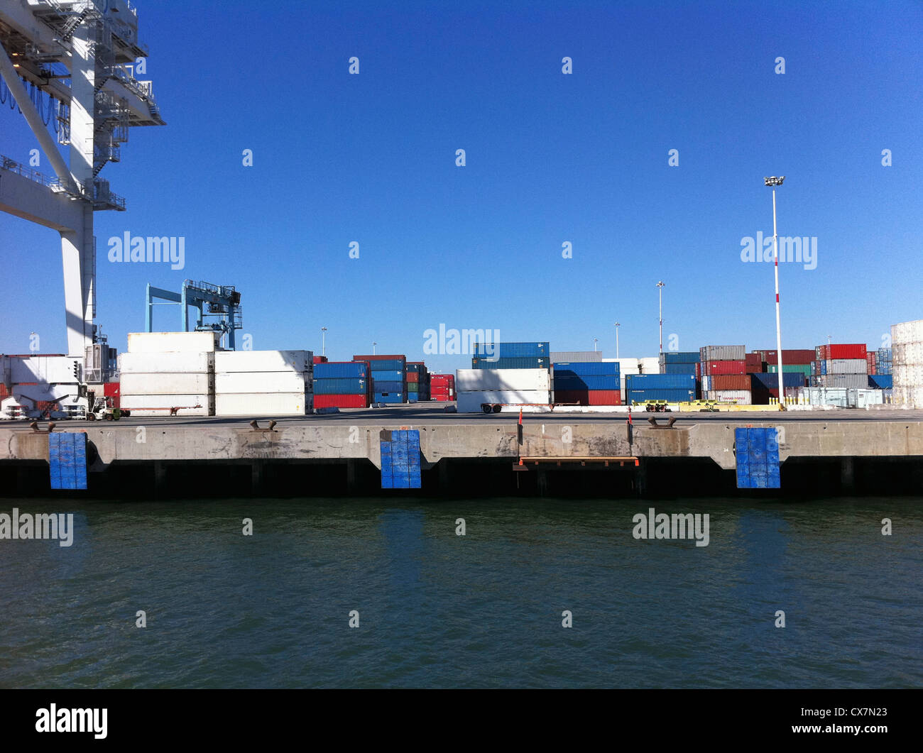 Luftfracht-Container im Hafen von Oakland, Kalifornien, USA Stockfoto