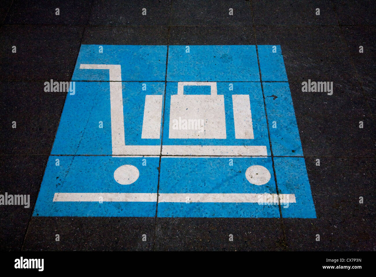 Piktogramm von Gepäck Trolley Stockfoto