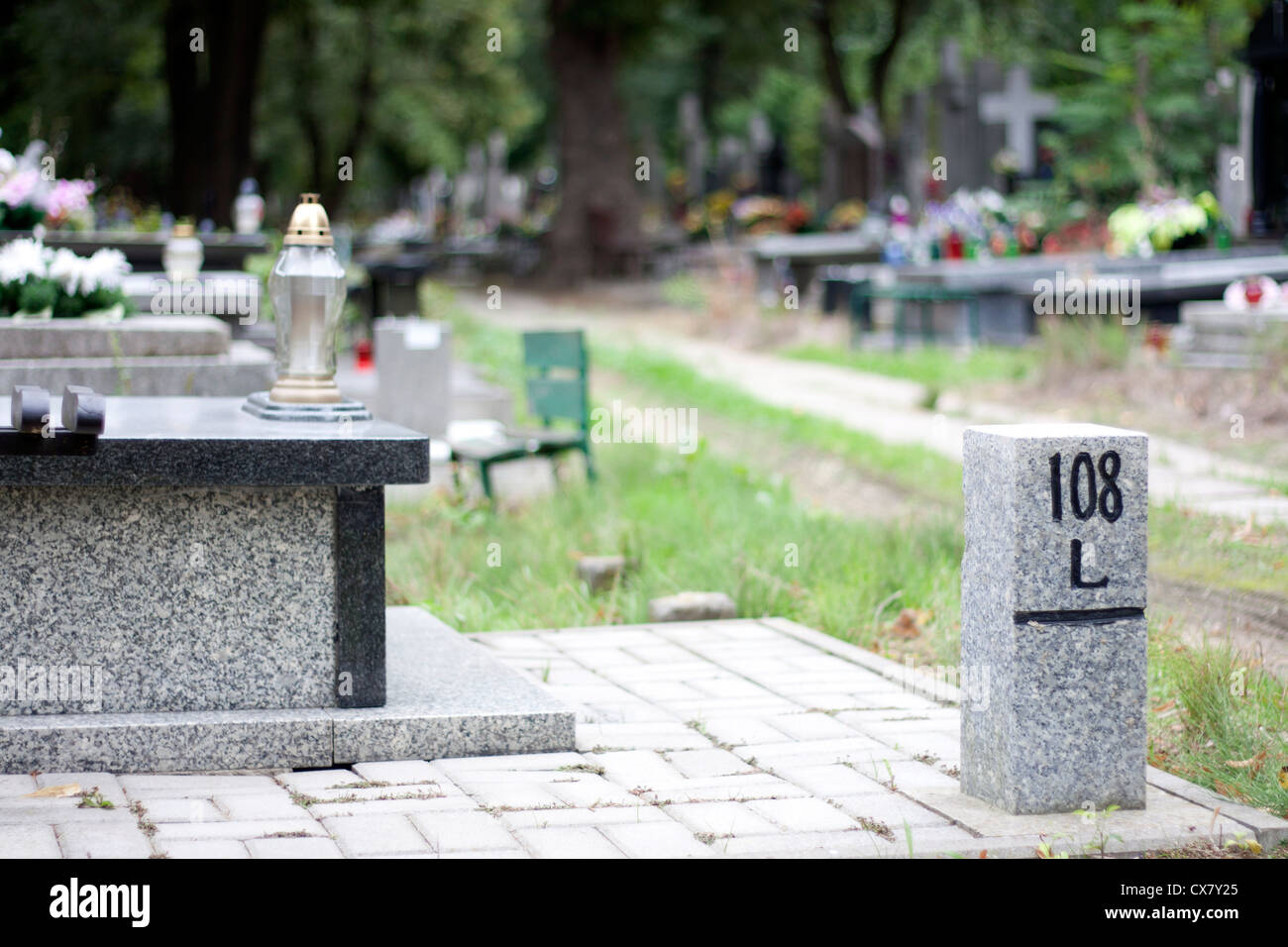 Friedhof und die Suche nach richtigen Weg-Konzept Stockfoto