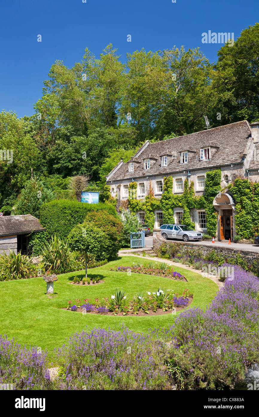Cotswolds Dorf Bibury The Swan Hotel and Gardens Bibury Gloucestershire England GB Europa Stockfoto