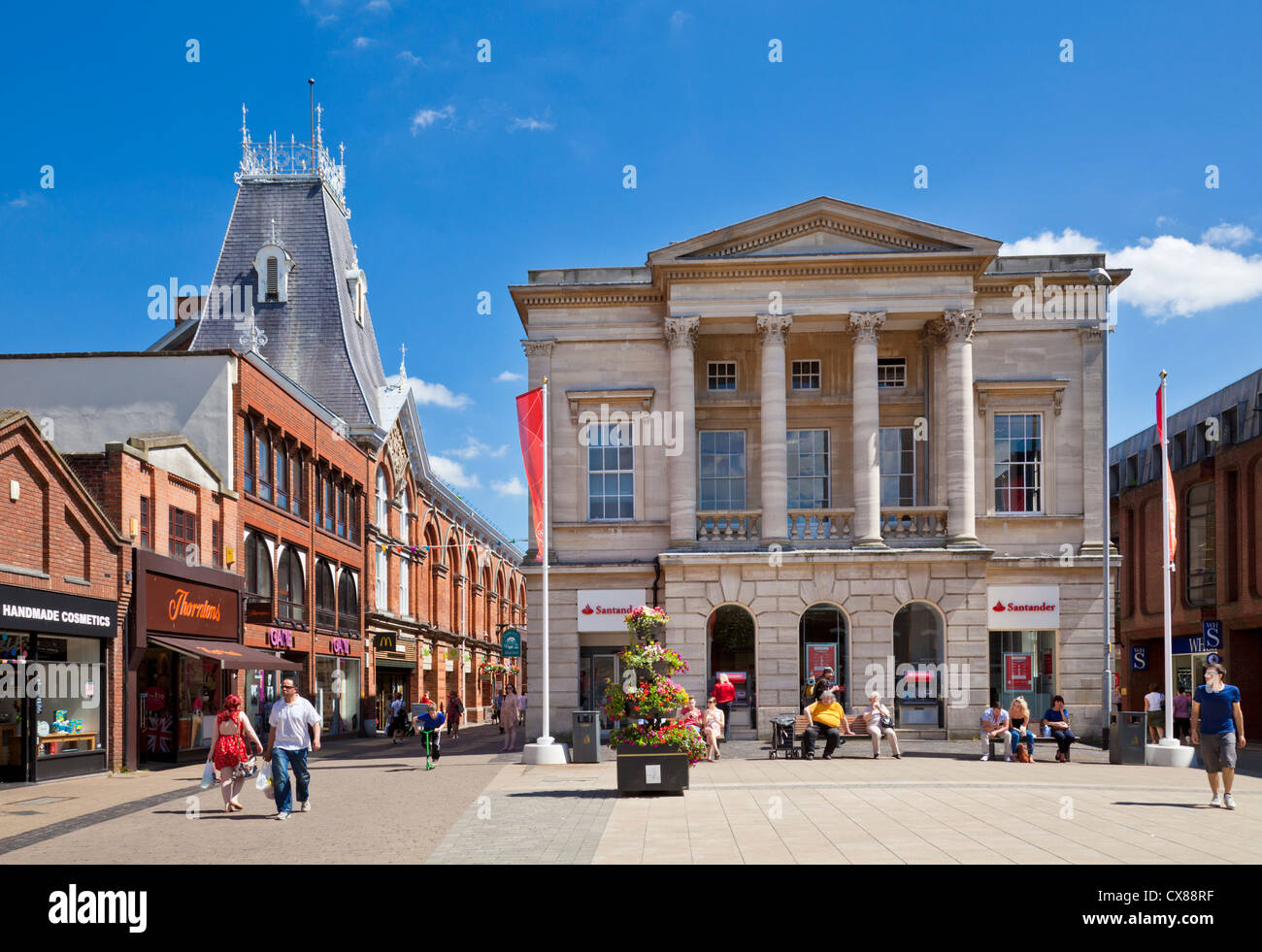 Markthalle und Cornhill Marktgebiet von Lincoln City centre Lincolnshire England UK GB EU Europe Stockfoto