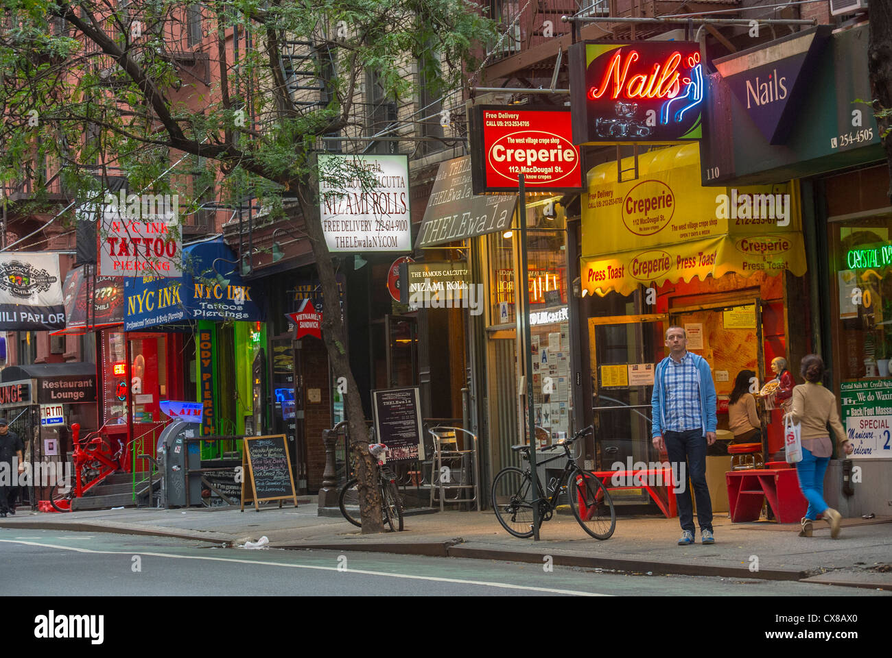 New York, NY, USA, West Village, Einkaufsmöglichkeiten, Straßenszenen, Ladenschilder auf der MacDougal St., Manhattan Reihe von Geschäften Stockfoto