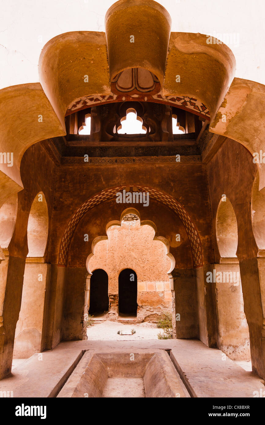 Erbaut im Jahre 1117 ist Almoravid Koubba des el Barudiyin das einzige verbleibende Beispiel der Almoraviden Architektur in Marrakesch, Marokko Stockfoto