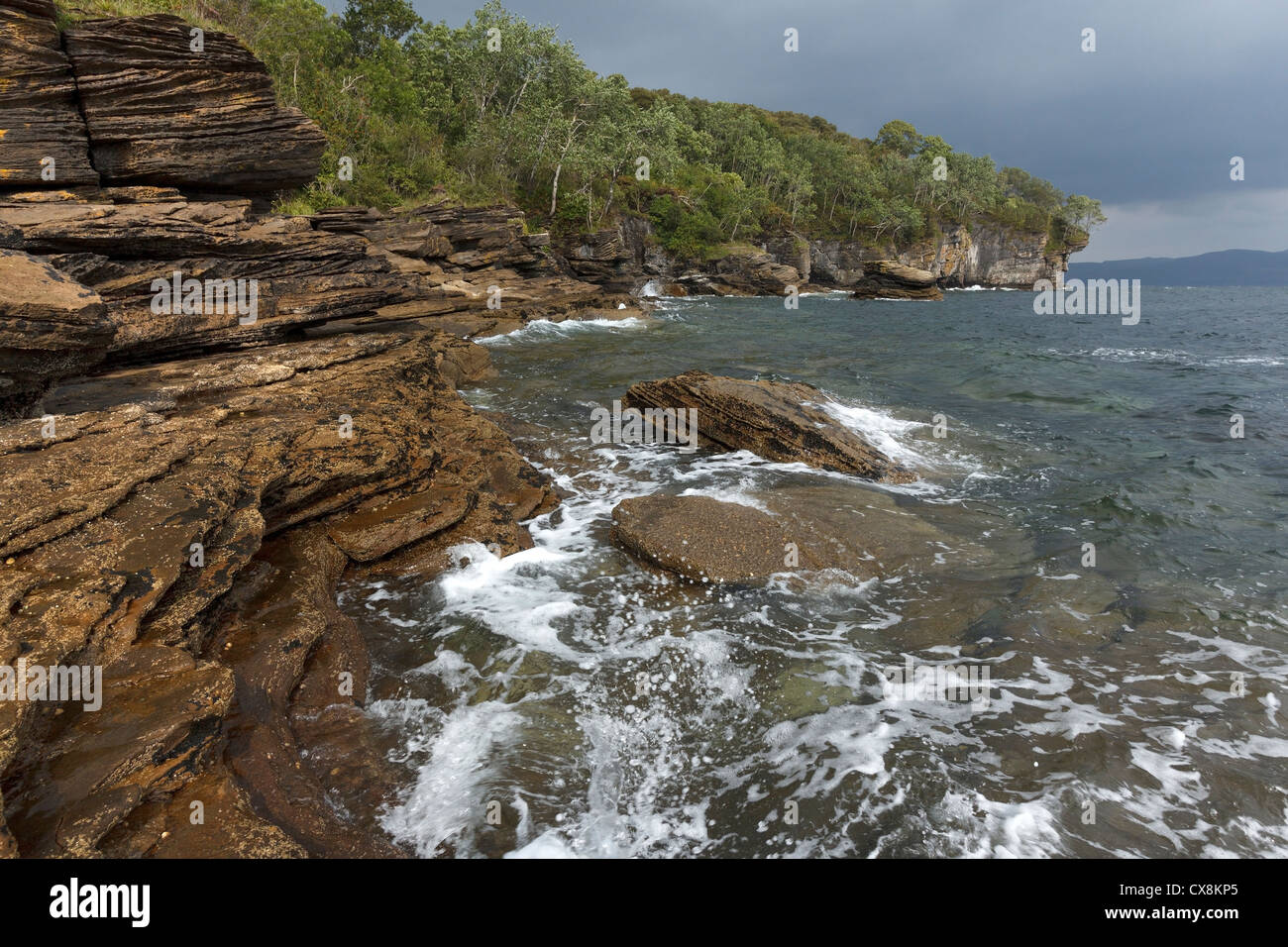 Attraktive schottische Küste entlang den Ufern des Loch ich in der Nähe von Elgol, Isle Of Skye, Schottland, UK Stockfoto