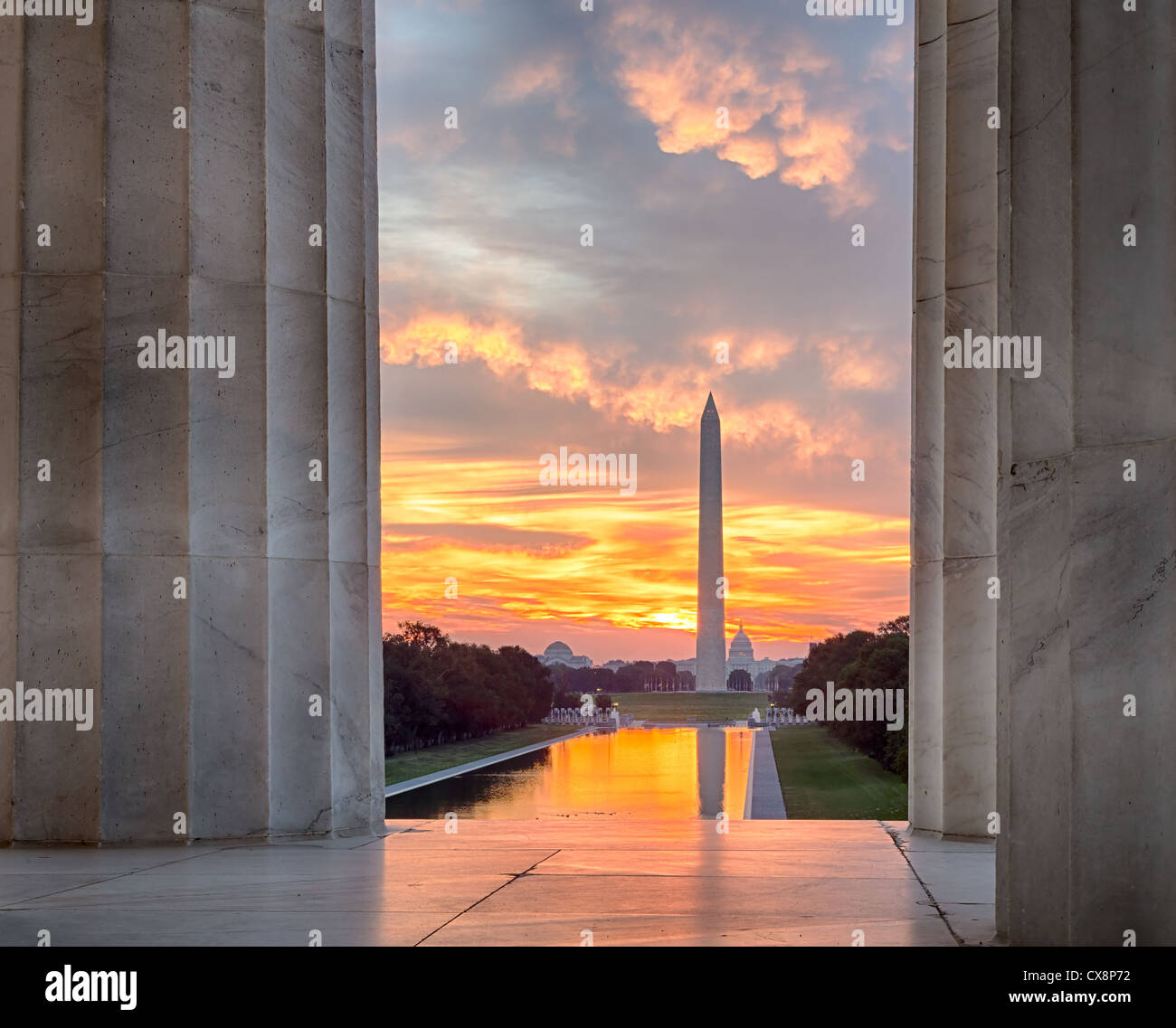 Sonnenaufgang auf dem Washington Monument von Lincoln Memorial, Washington DC, USA Stockfoto